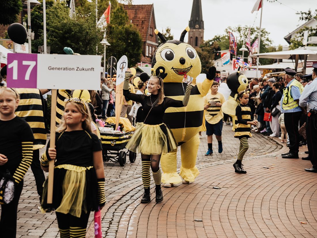 Bienengruppe „Generation Zukunft“ beim Festumzug 2026