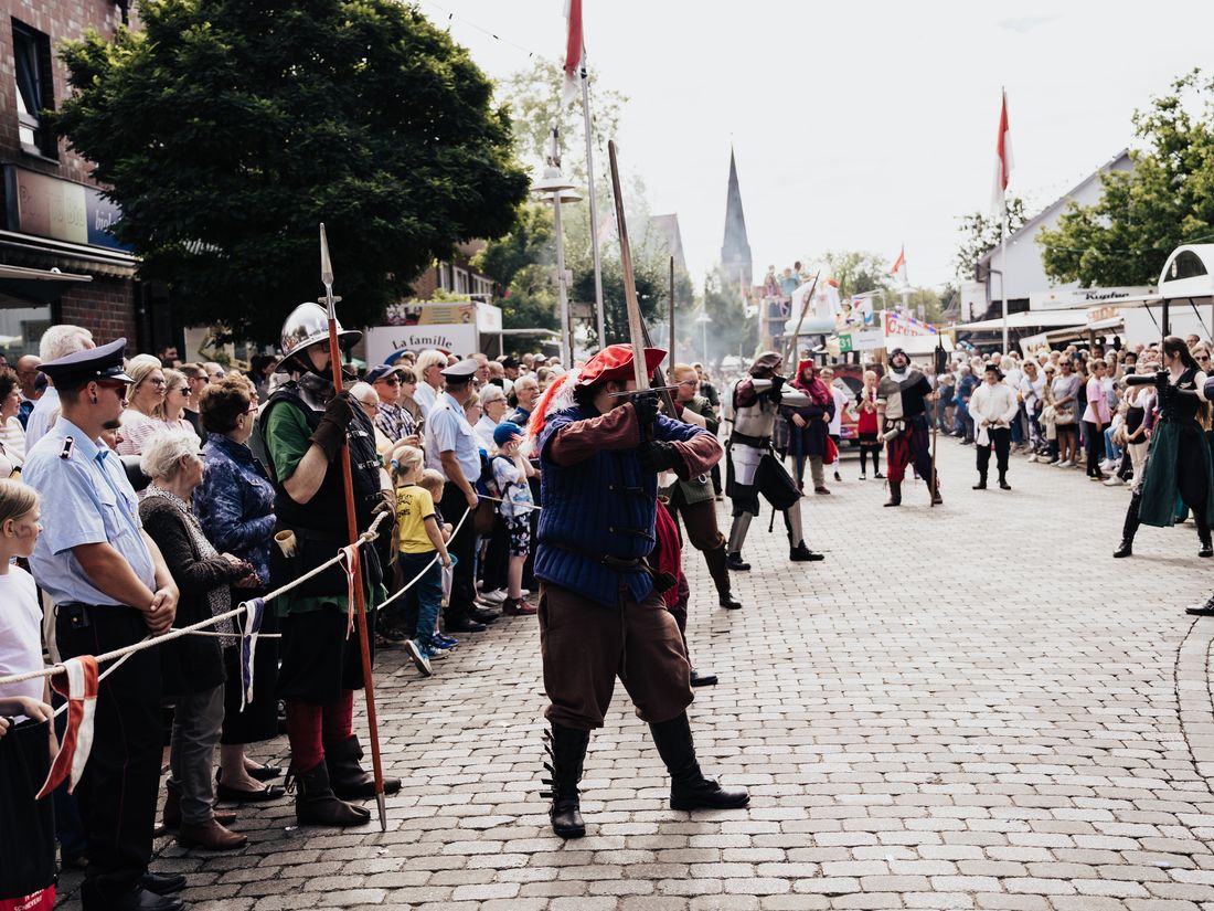 Festumzug zieht durch die Schneverdinger Innenstadt